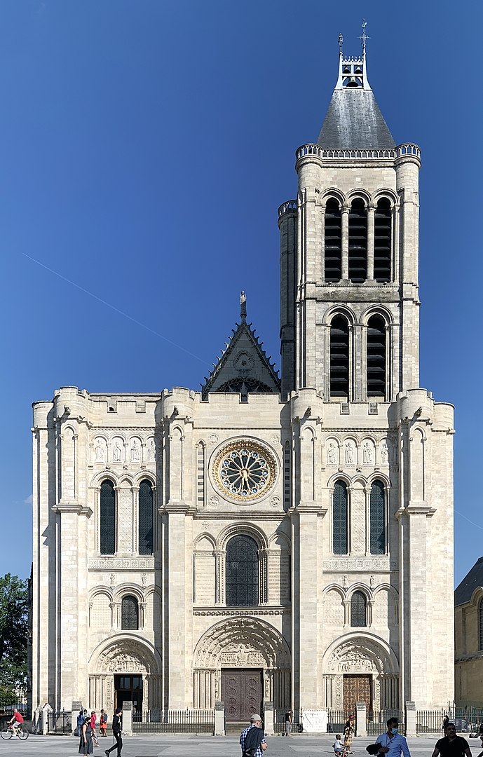 689px-Basilique_St_Denis_façade_ouest_St_Denis_Seine_St_Denis_20.jpg