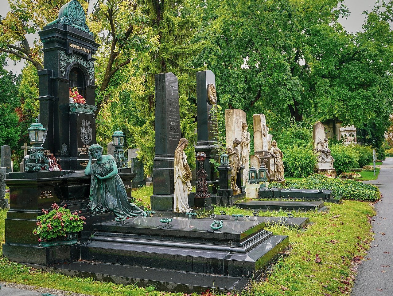 viennas-central-cemetery-3651241_1920 (1).jpg