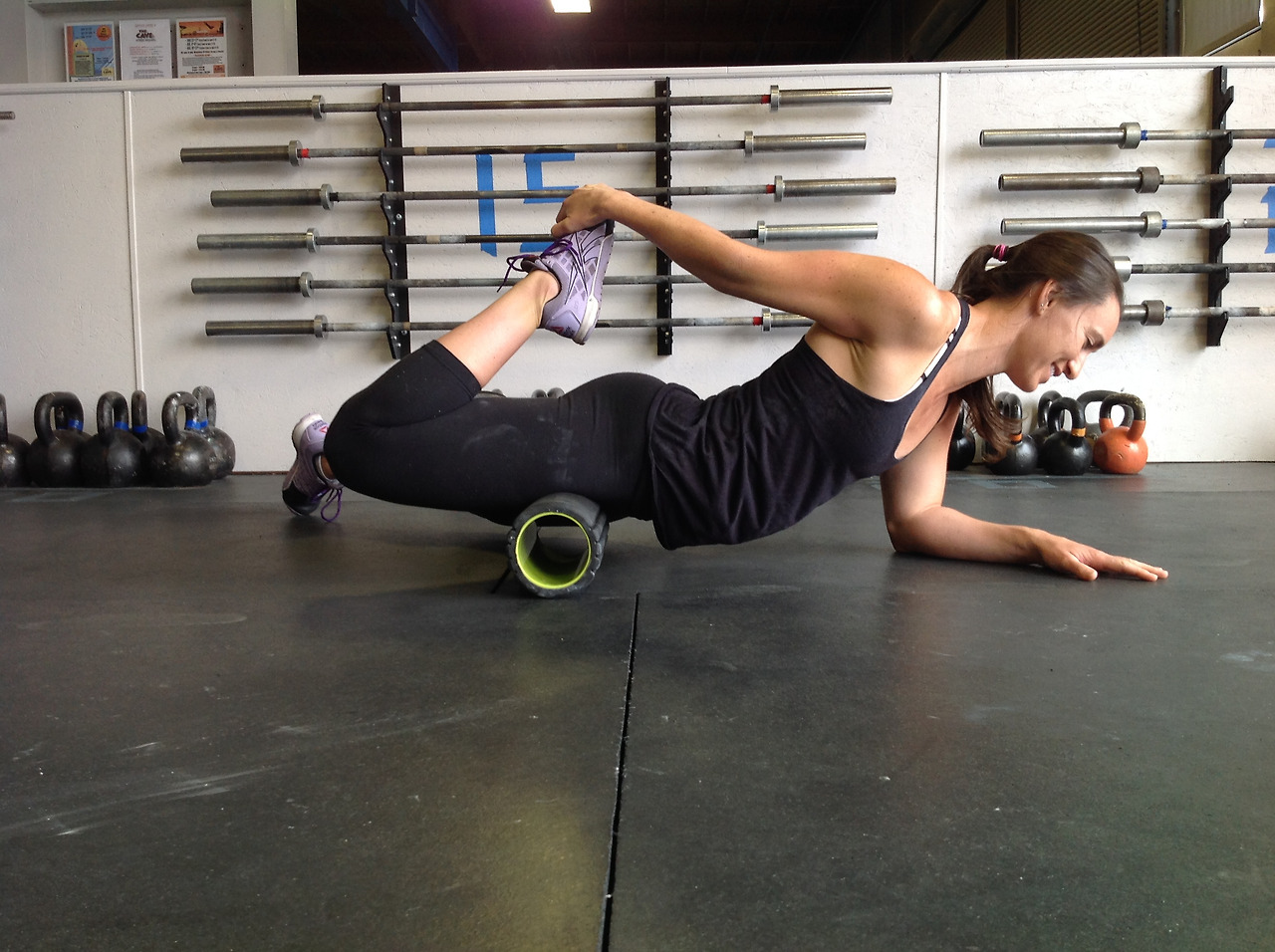 Bent-Leg-Foam-Roller-hip-flexor.jpg
