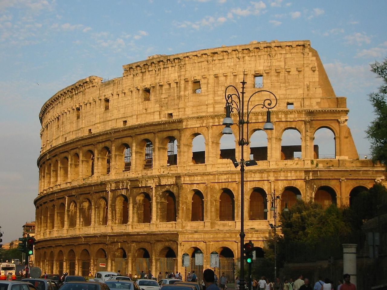1280px-Roman_Colosseum_Rom.jpg