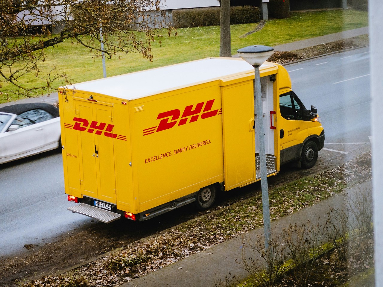 dhl.jpg