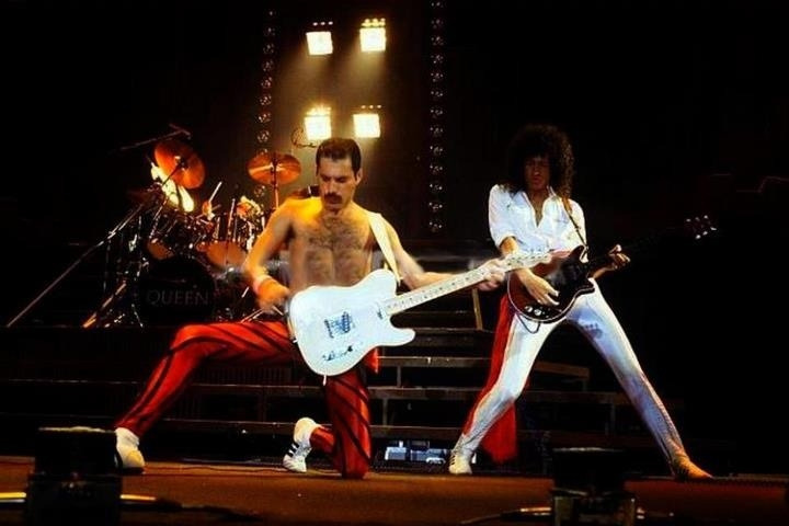 On-stage-queen-32449638-720-480.jpg