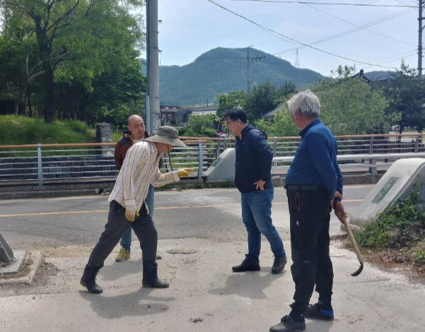 시공1 의논장면.jpg