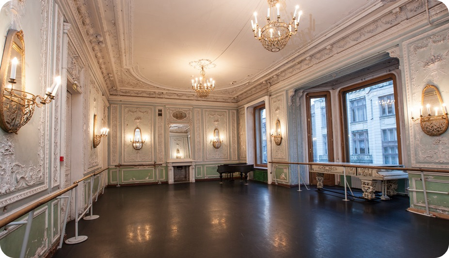 학교 춤 연습실.jpg