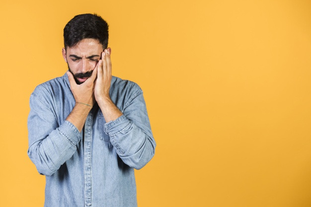 medium-shot-guy-experiencing-toothache_23-2148227974.jpg