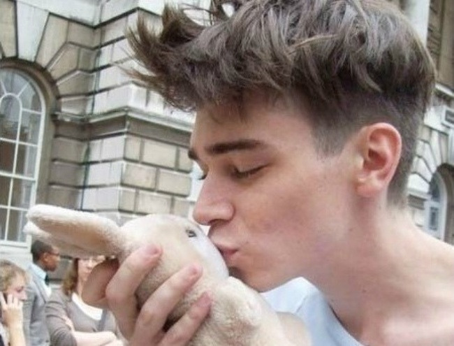 남자가 여자를 좋아할때 행동 2.jpg