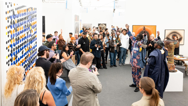 Marc Selwyn crowd inside.jpg