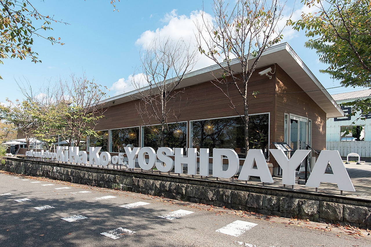 우레시노_카페_정혜진 (3).jpg