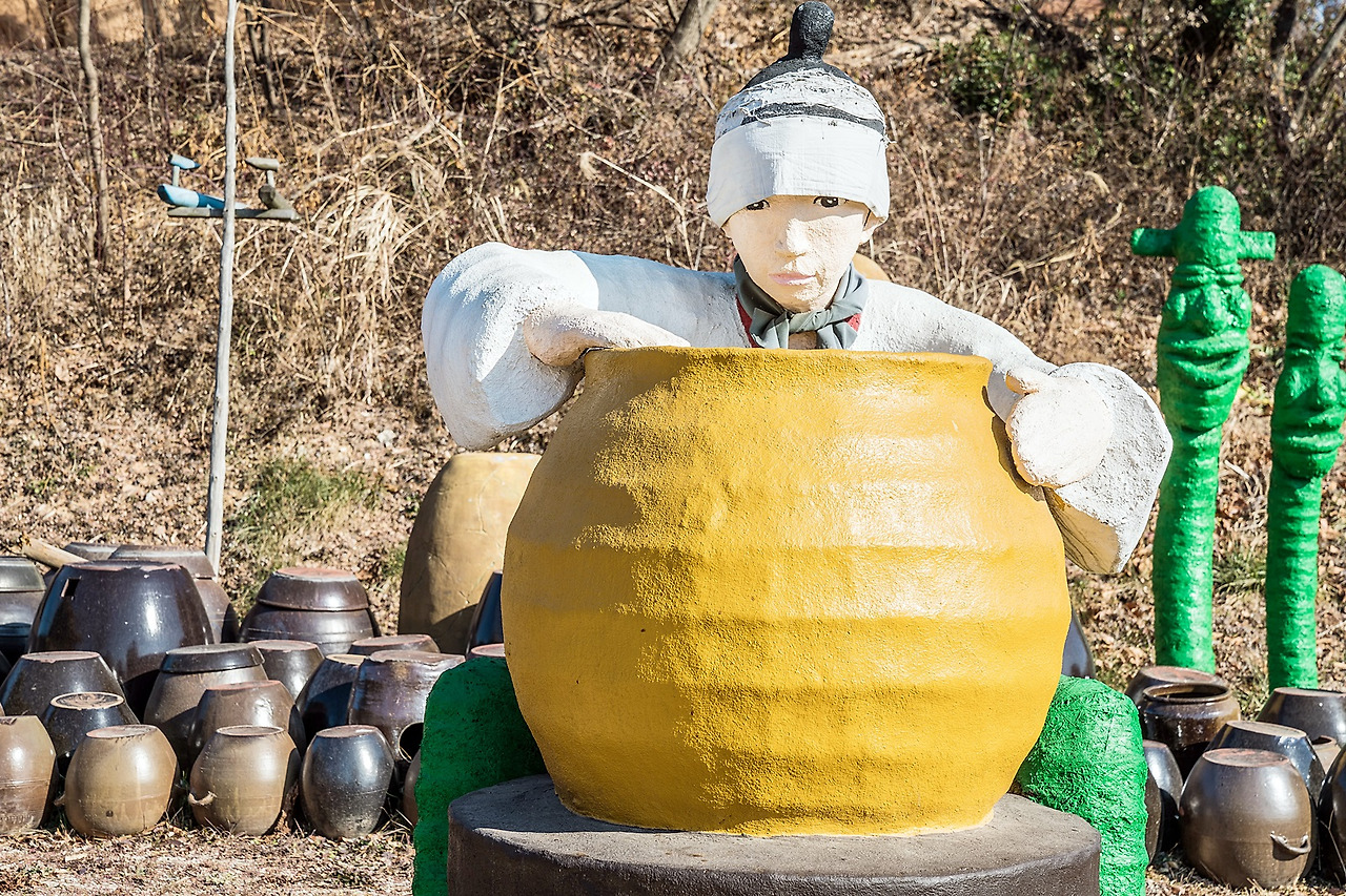 도공 모습을 한 조형물.jpg