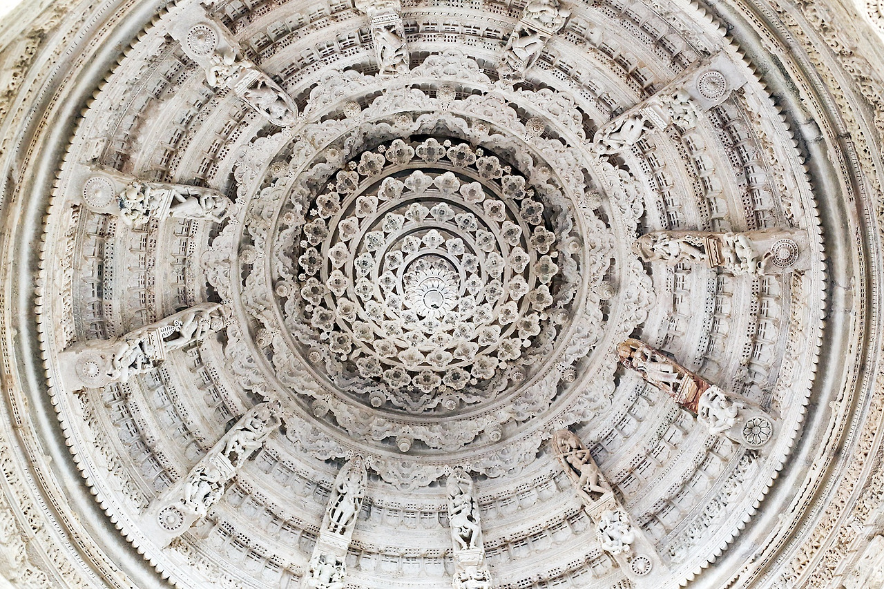 자이나교 사원 #2 정교한 조각.jpg