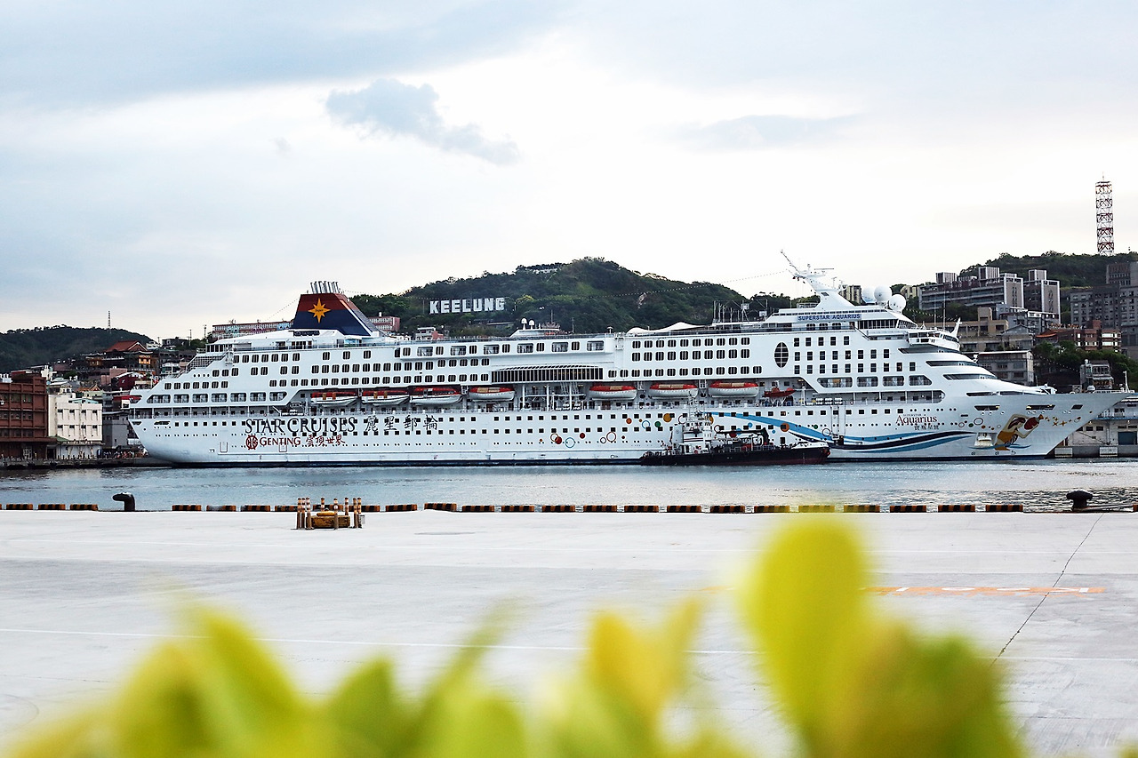 지룽항에 정박중인 아쿠아리우스.jpg