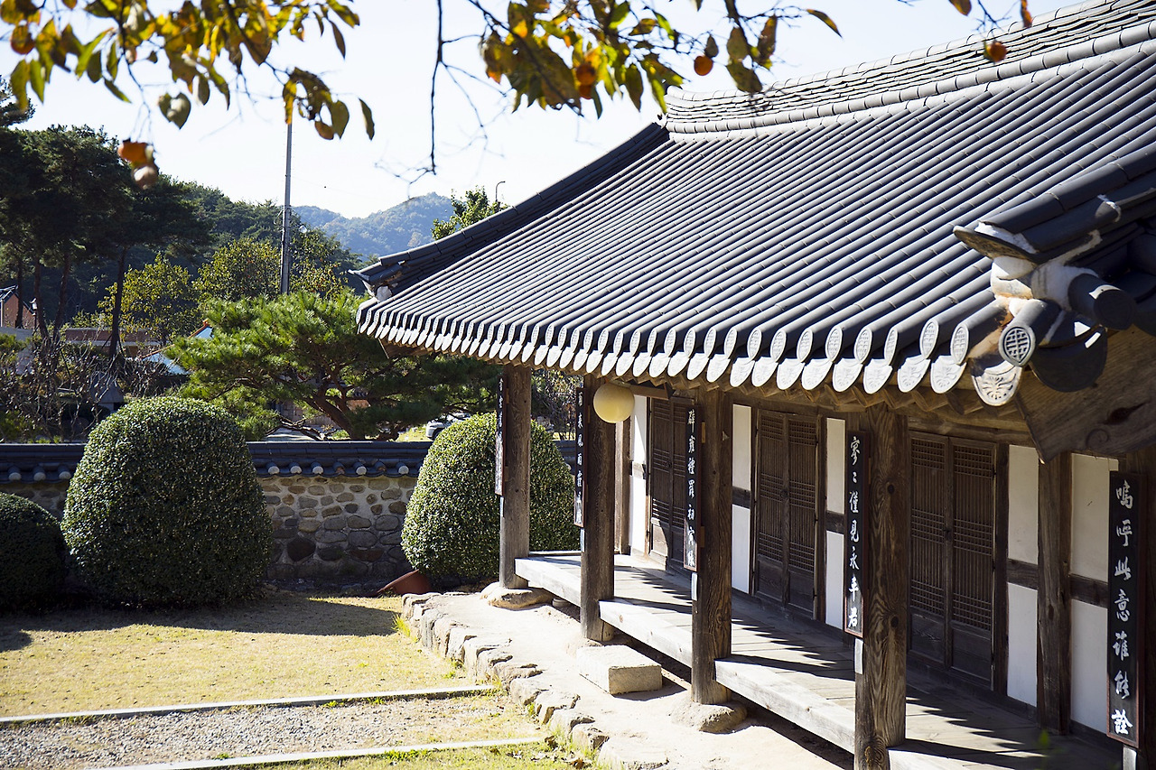 3~4p 마루에 걸터앉아.jpg