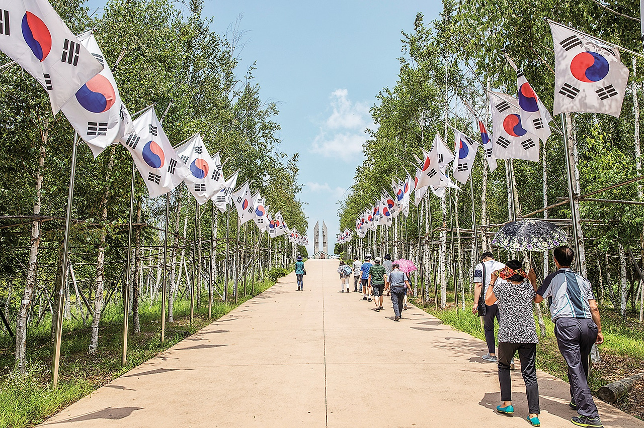 백마고지 기념관 가는 길.jpg