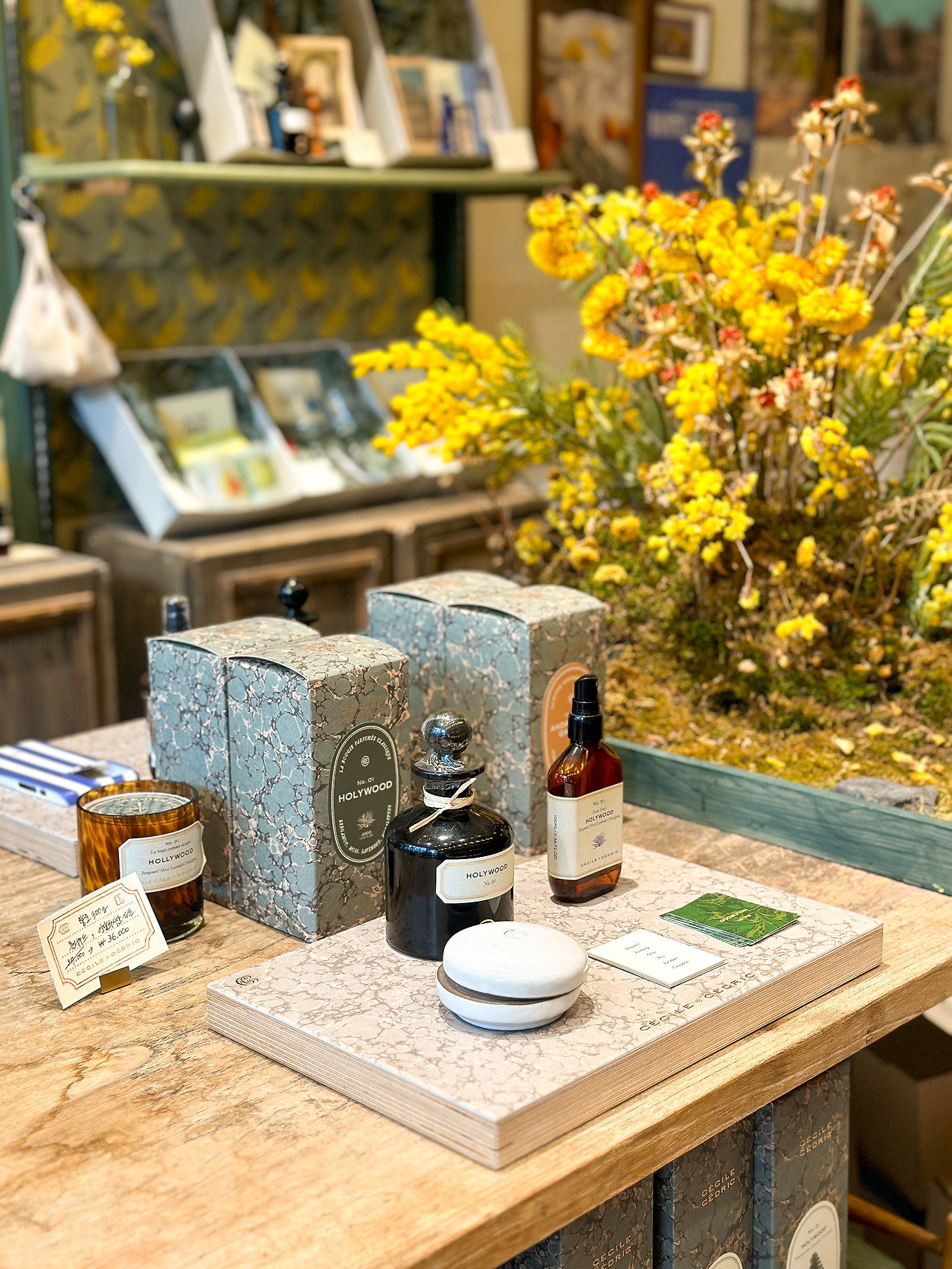 세실앤세드릭_디퓨저 종류가 많은 1층.jpg