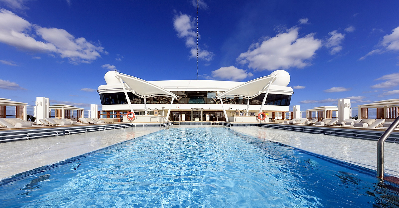Genting Club Private Pool _ Sun Deck.jpg