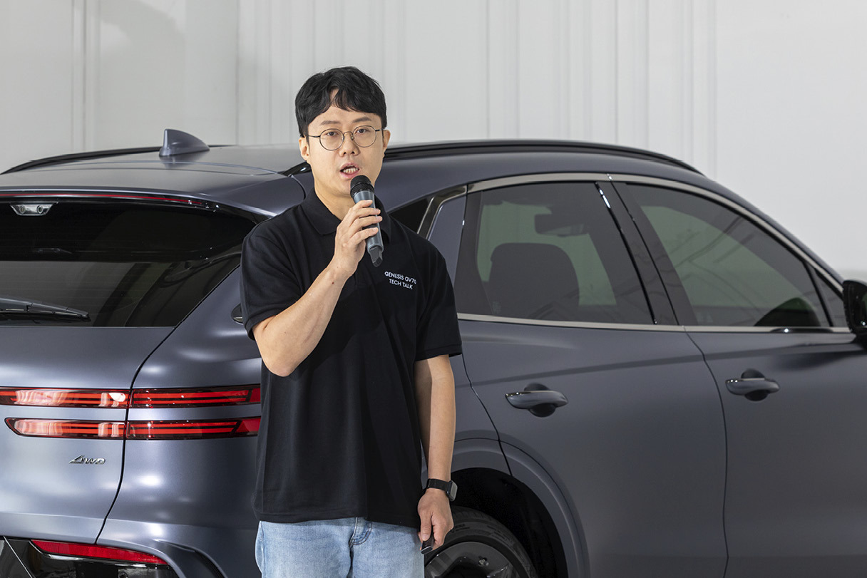 Genesis-GV70-Tech-Talk18.jpg