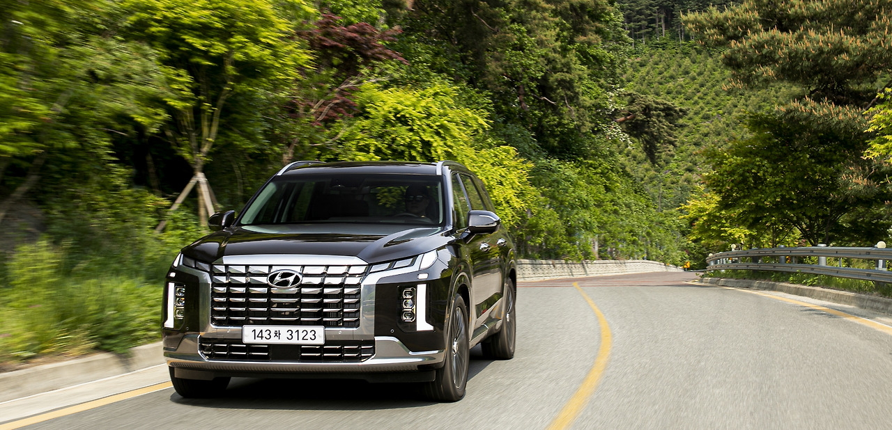 2022-hyundai-palisade-lifestyle-driving2.jpg