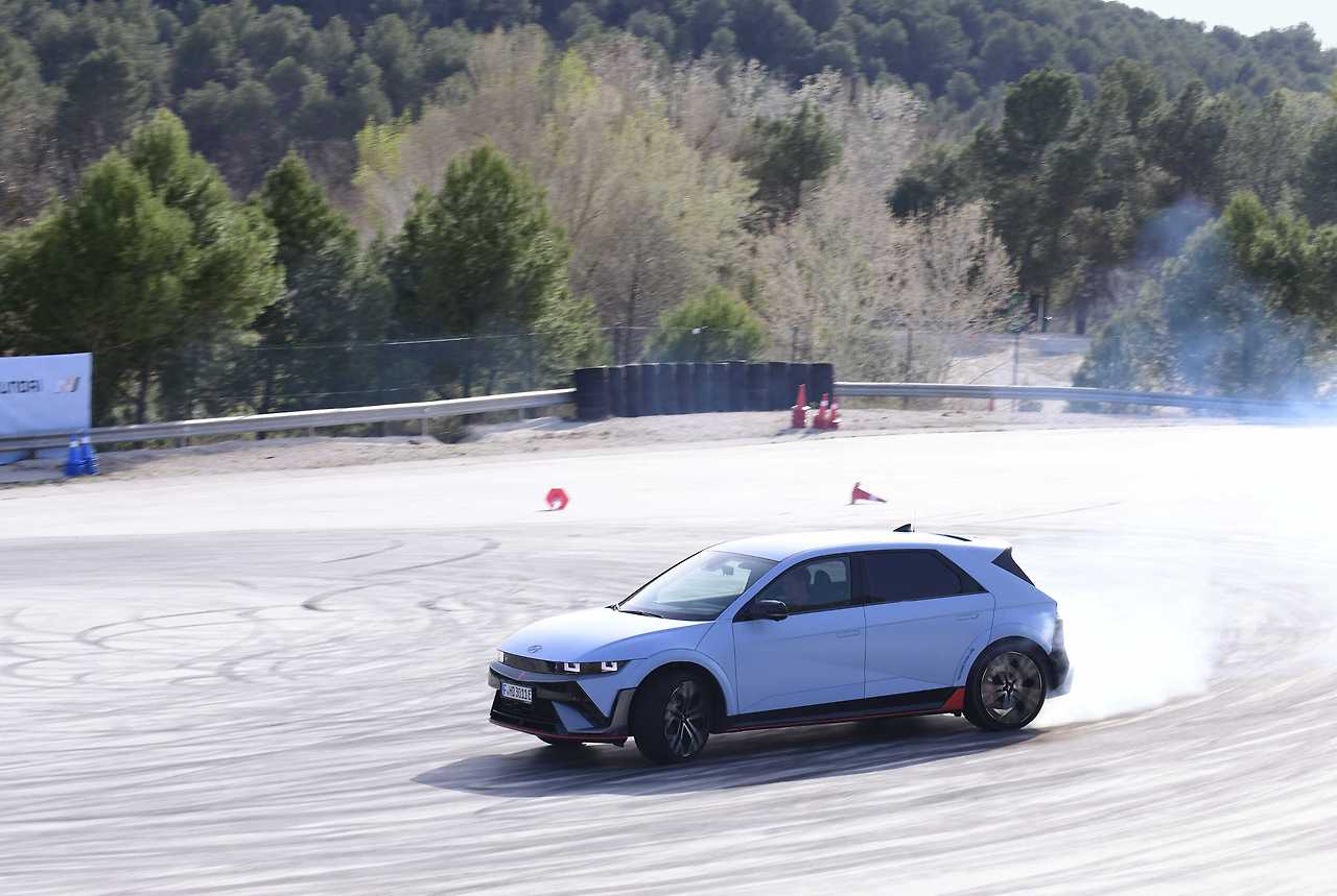 2024-az-ioniq5n-group-test8.jpg