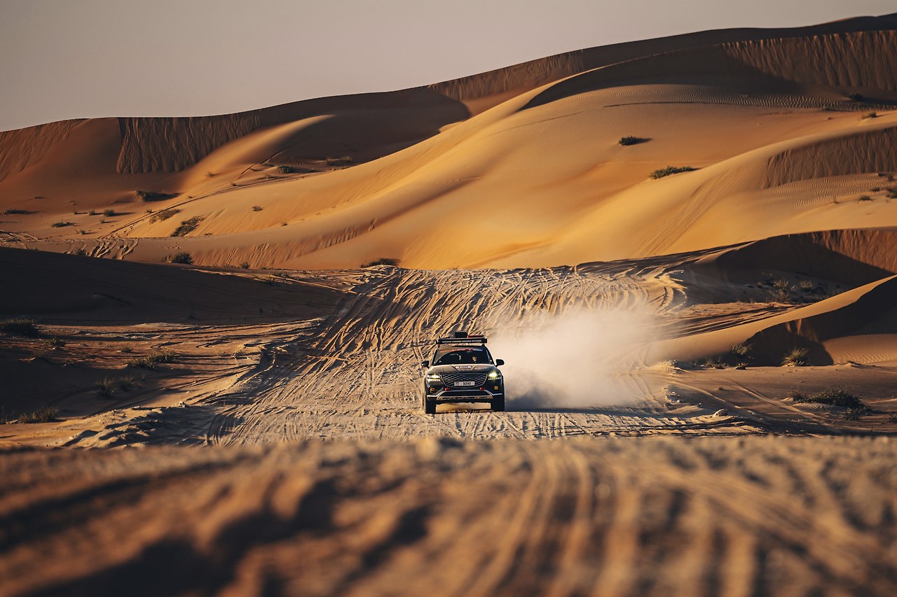 2025-genesis-gv80-desert12.jpg