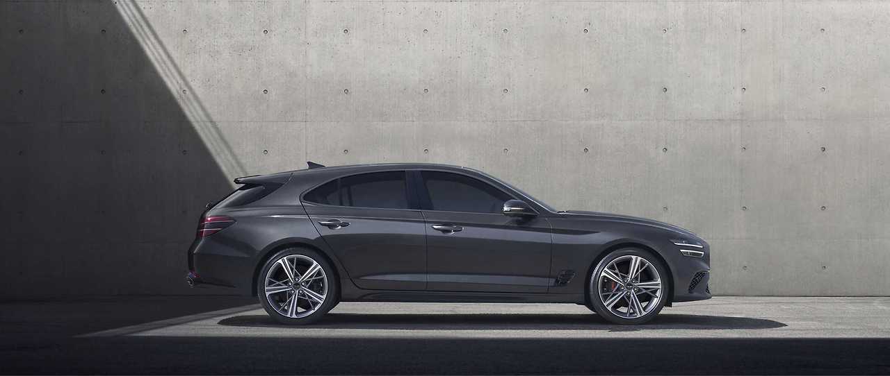 2023-Genesis-G70-Commercial7.jpg