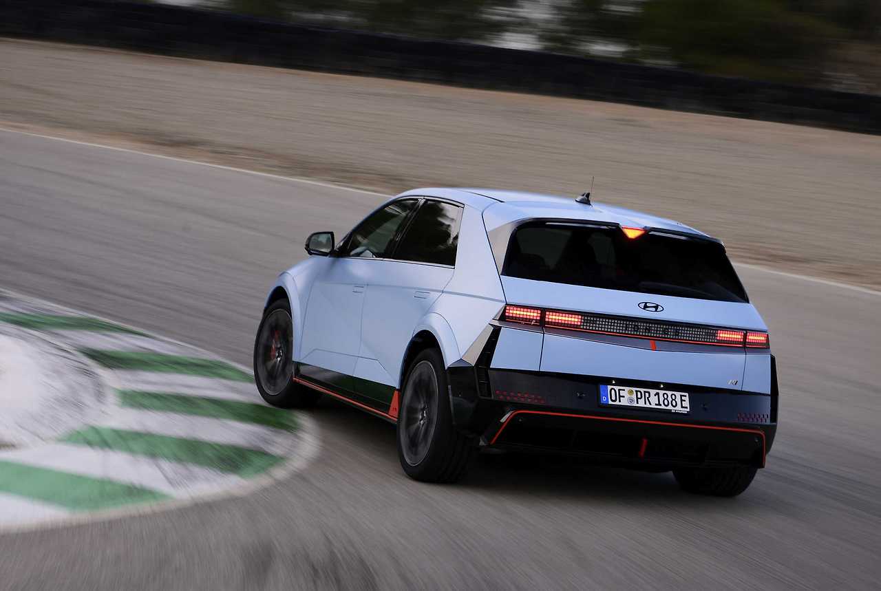 2024-az-ioniq5n-group-test6.jpg
