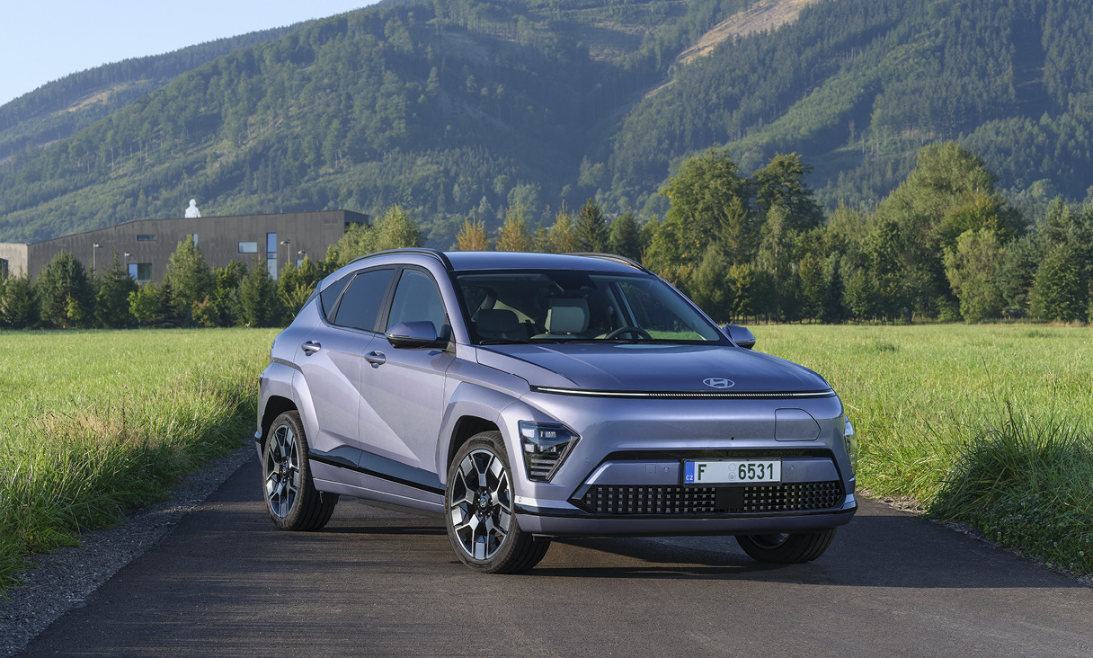 2023-autobild-kona-electric-comptest3.jpg