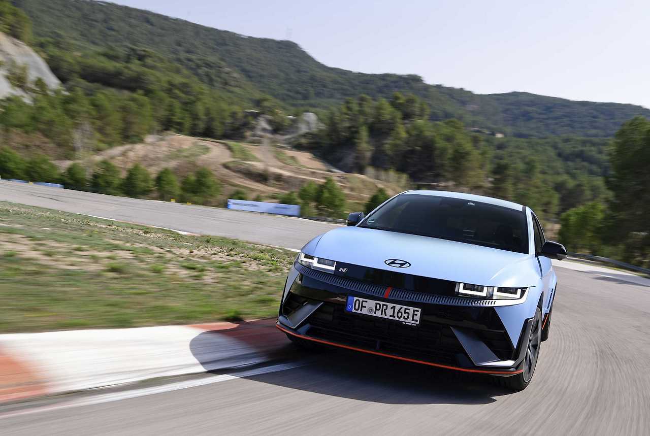 2024-az-ioniq5n-group-test7.jpg