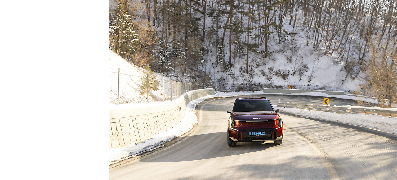 2025-kia-ev9-winter-drone9.jpg