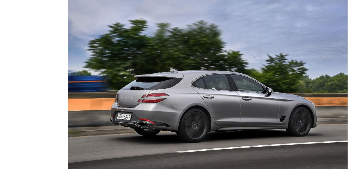 2022-genesis-g70-sb-drive6.jpg