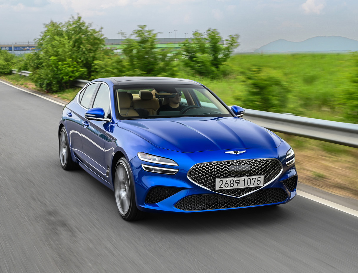 2023-genesis-g70-3columnist-drive17.jpg