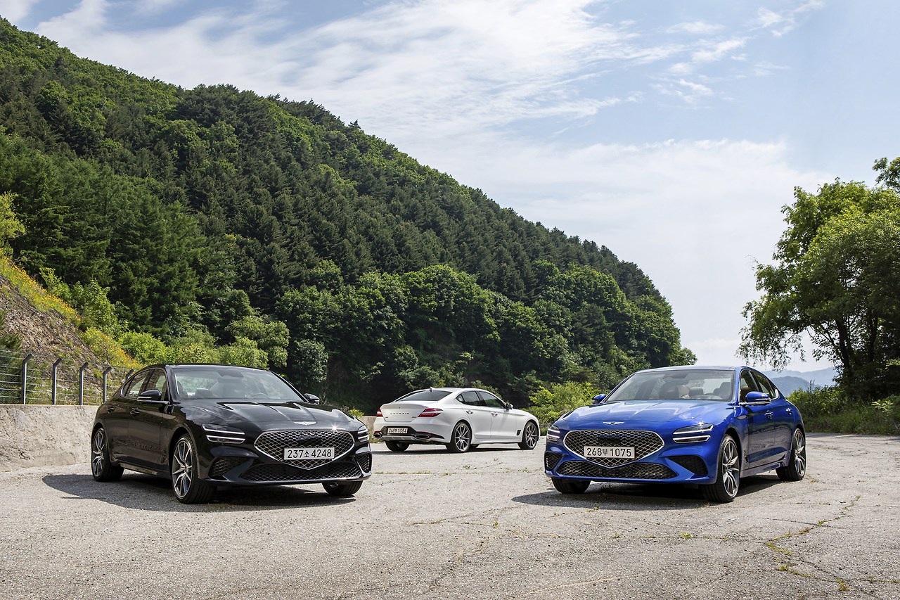 2023-genesis-g70-3columnist-drive1.jpg