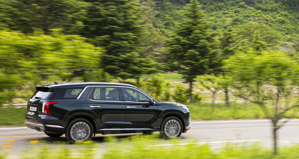 2022-hyundai-palisade-lifestyle-driving3.jpg