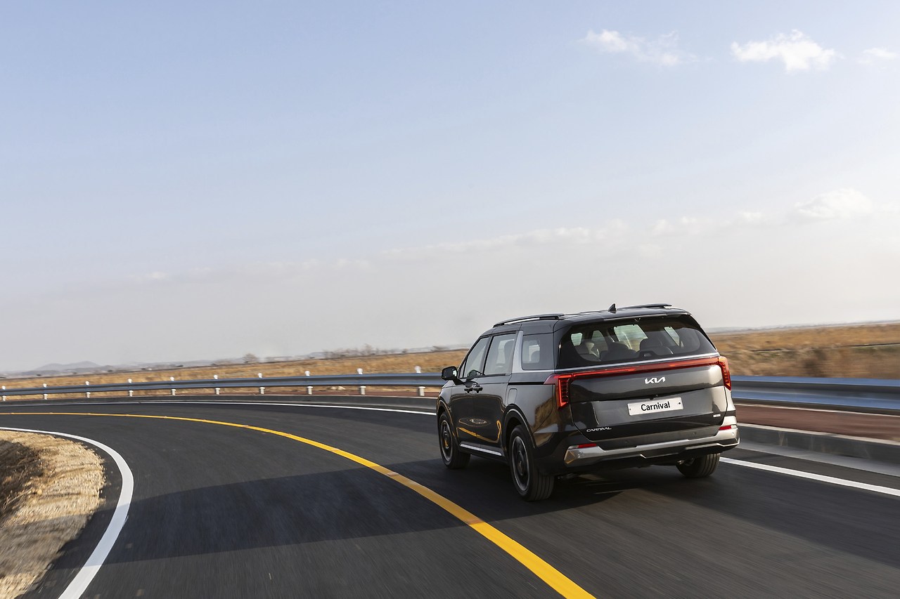 2023-kia-carnival-drive11.jpg