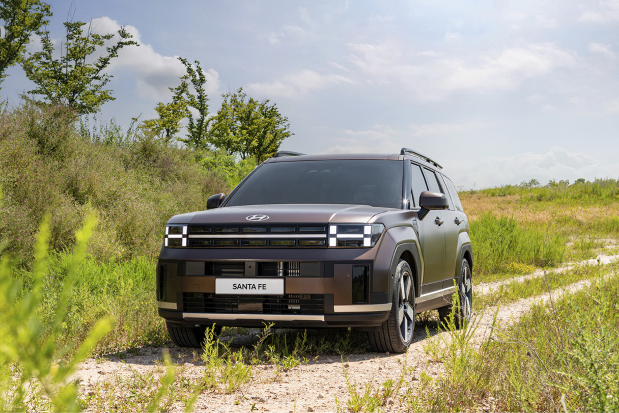 2023-hyundai-5th-santafe-driving2.jpg