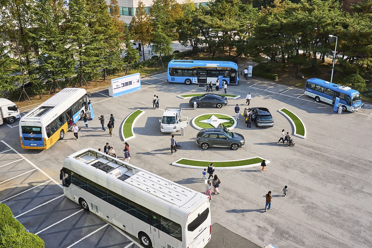 2023-Hyundai-Truck-Bus-Festa1.jpg