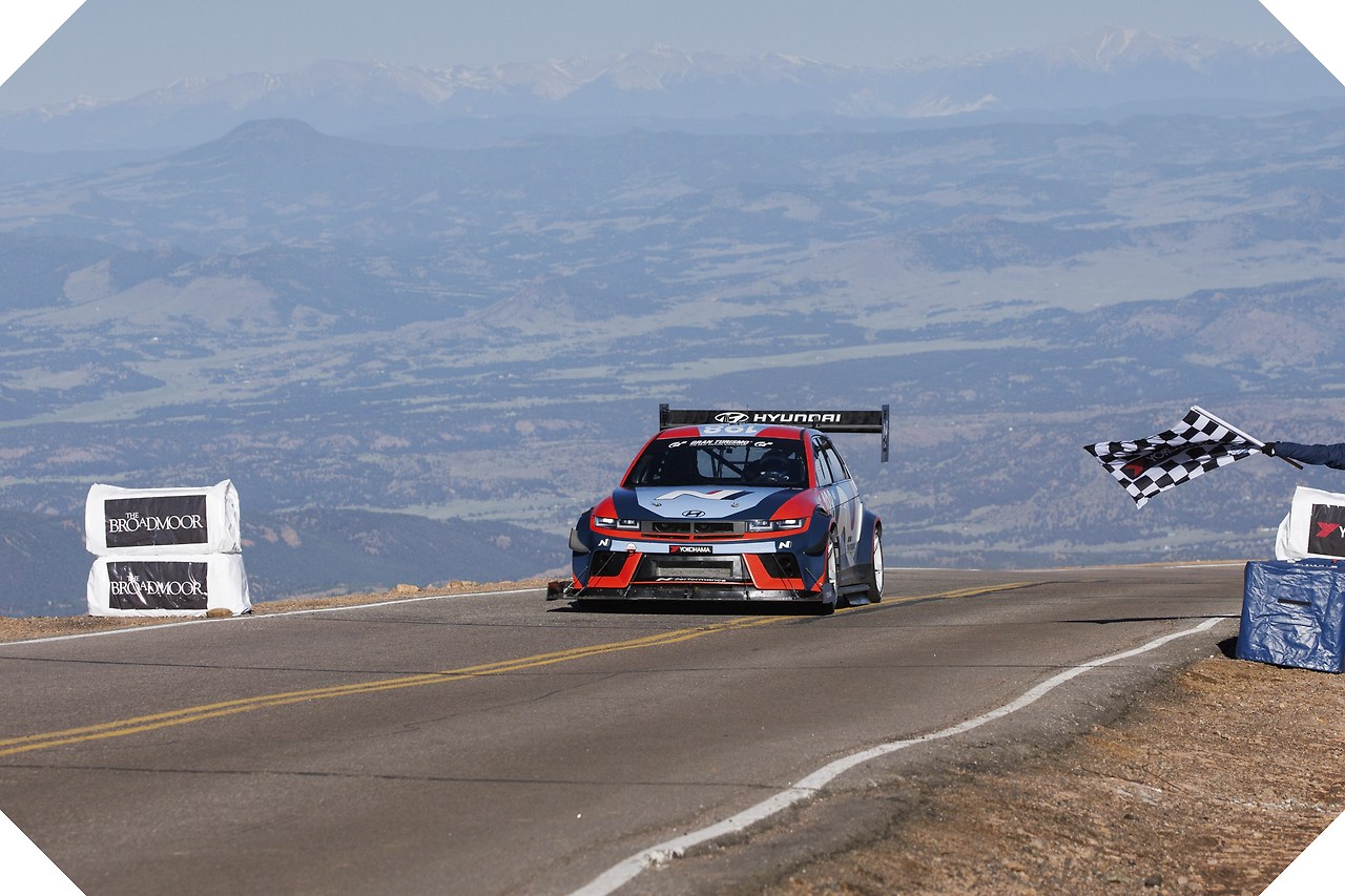 2025-hyundai-racing-game14.jpg