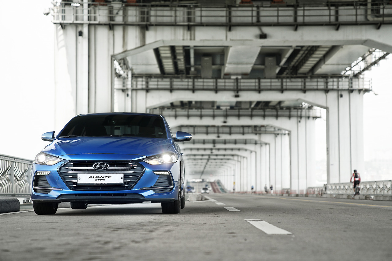 manual-transmission-driving (3).jpg