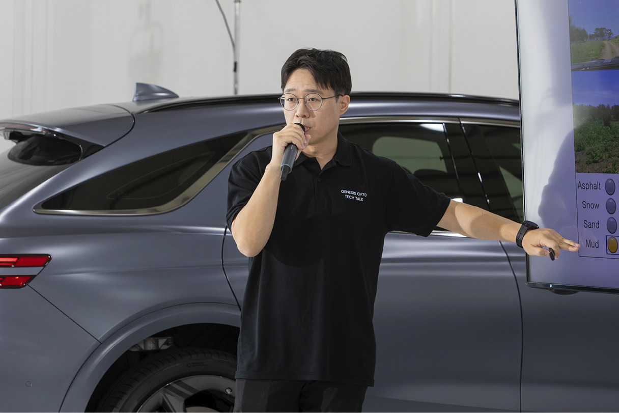 Genesis-GV70-Tech-Talk12.jpg