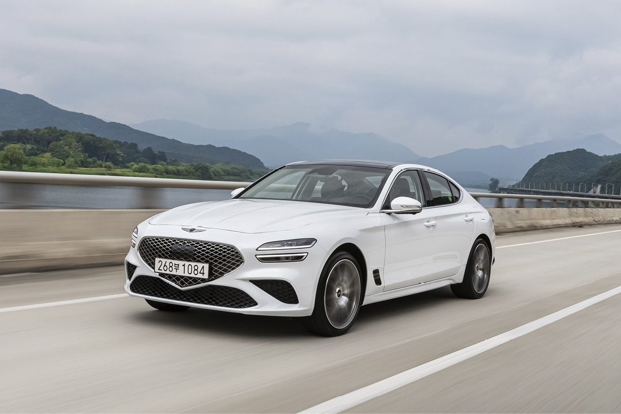2023-genesis-g70-3columnist-drive2.jpg