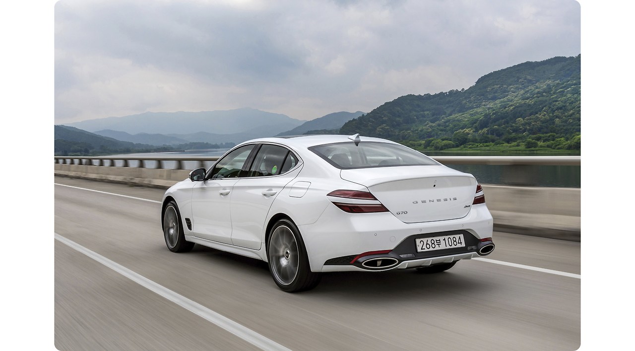 2023-genesis-g70-3columnist-drive7.jpg