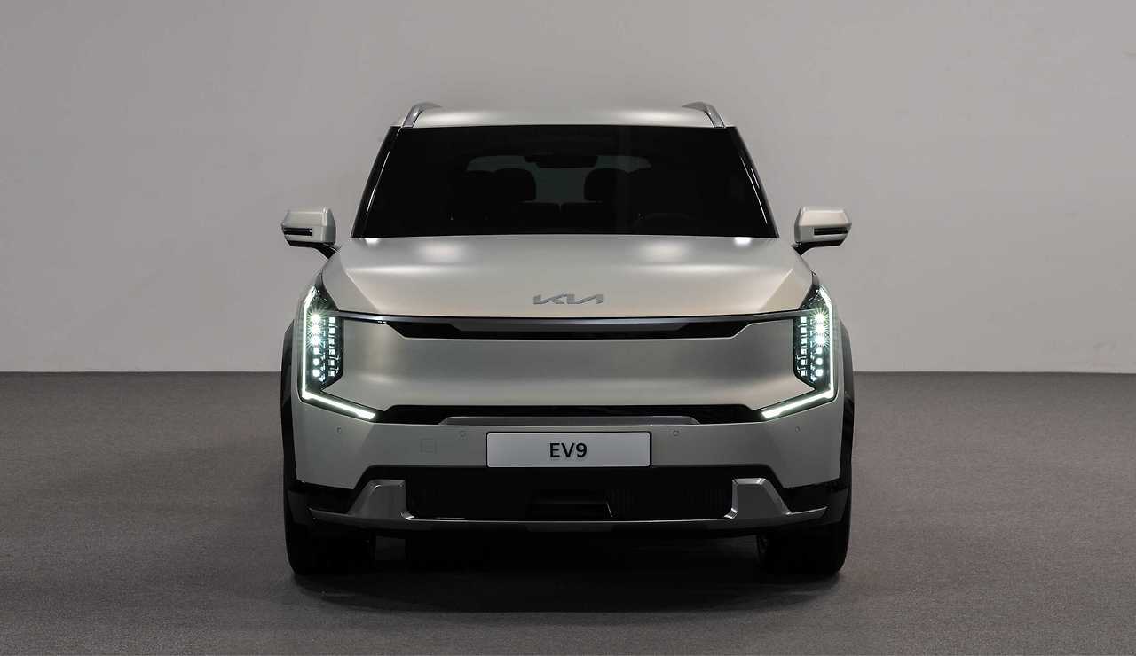 2023-kia-ev9-ex-designer-interview5.jpg