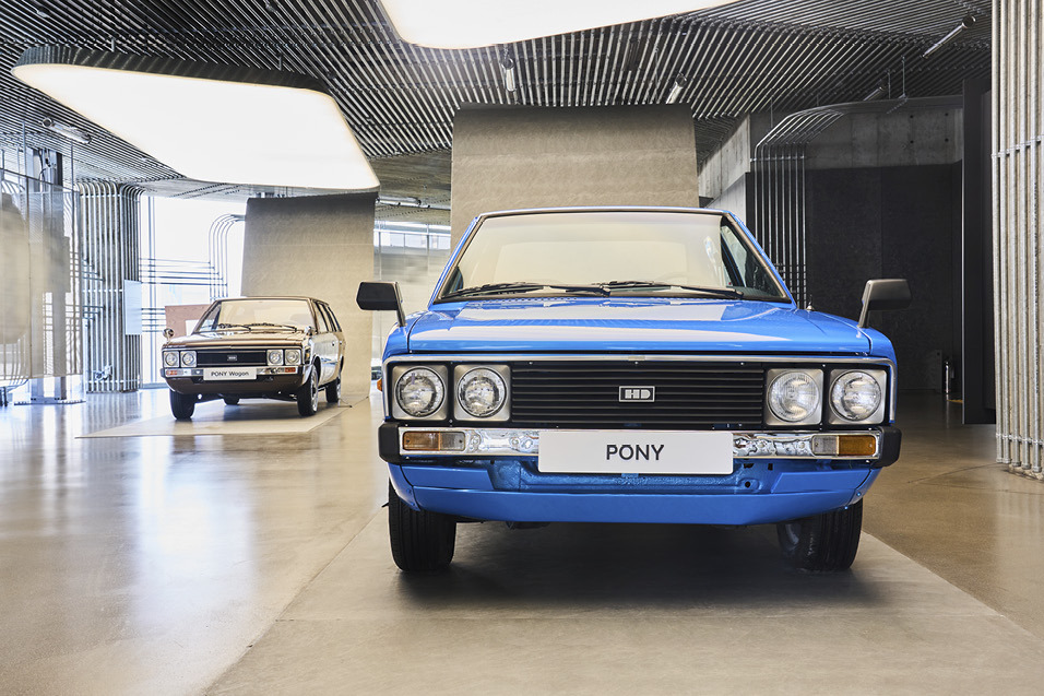2023-motorstudio-pony-display2.jpg