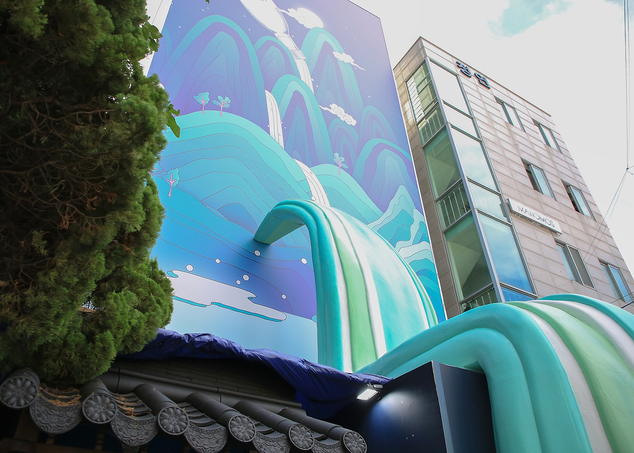 새로 외관 폭포.jpg