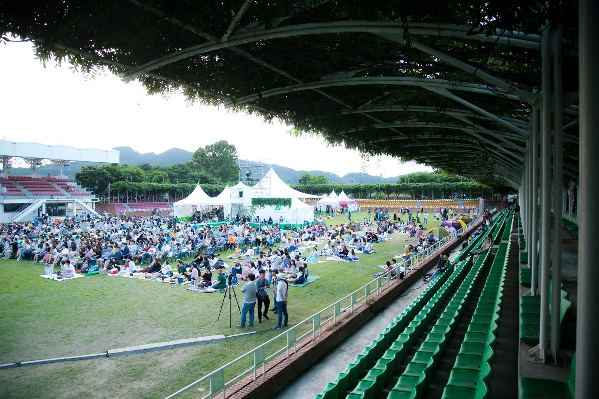 2018_무주산골영화제_등나무운동장_03.jpg