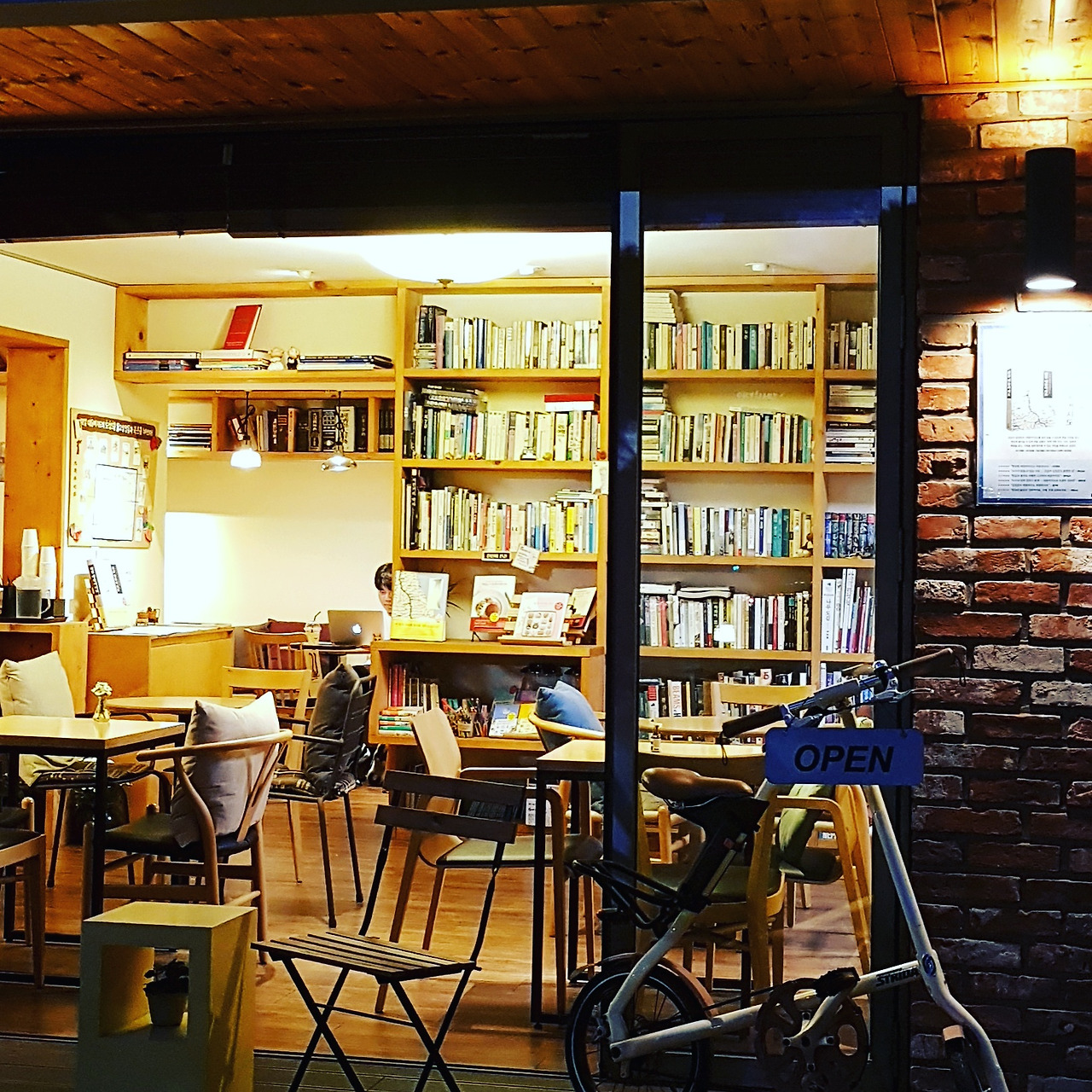 진선북 카페 4.jpg