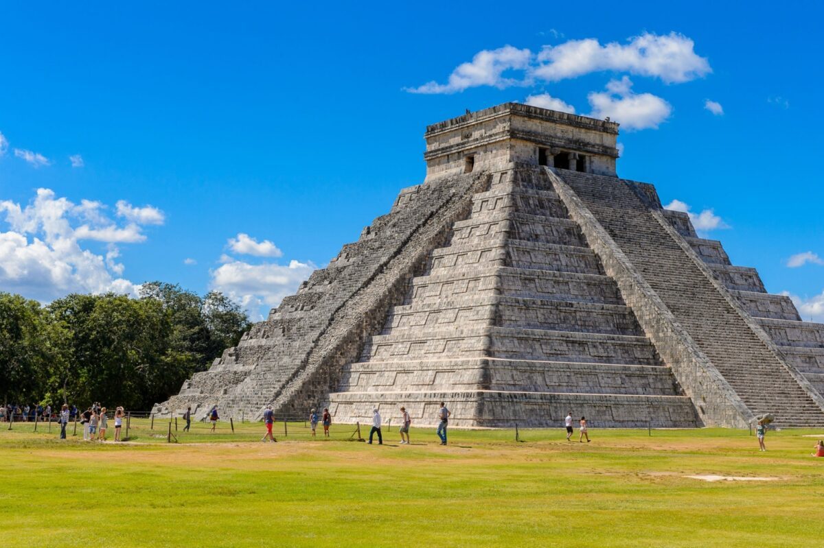 Mexico_Chichén-Itzá-_El-Castillo.jpg