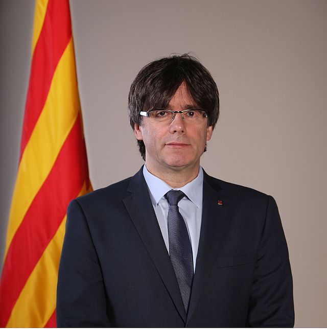 Retrat_oficial_del_President_Carles_Puigdemont_(cropped).jpg