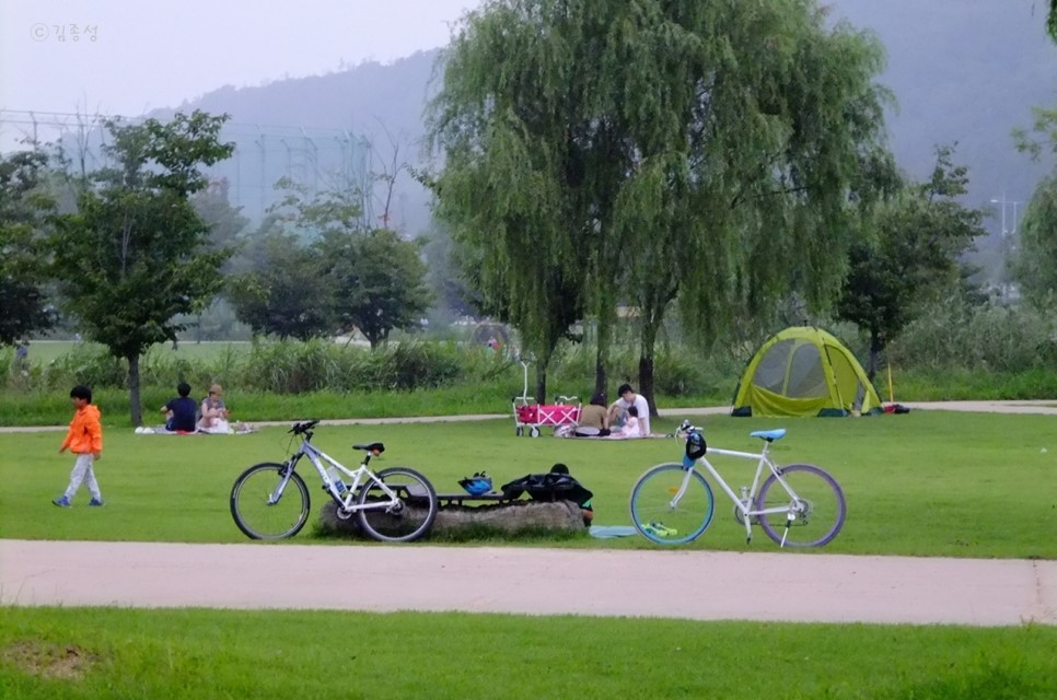 사진4._시민들의_안식처_난지한강공원_.jpg