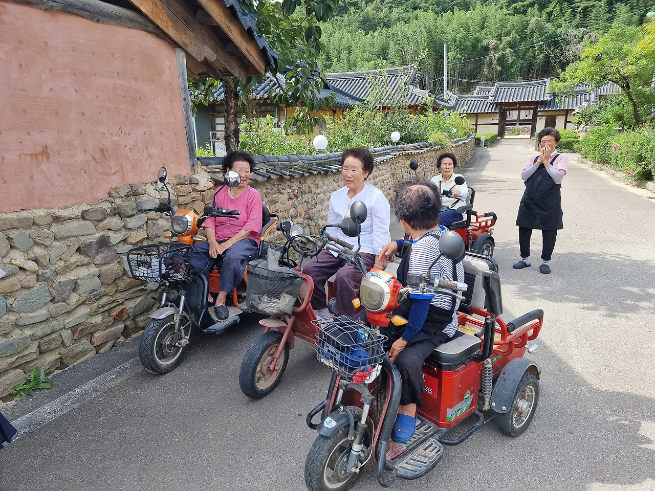 개실마을 할머니들.jpg
