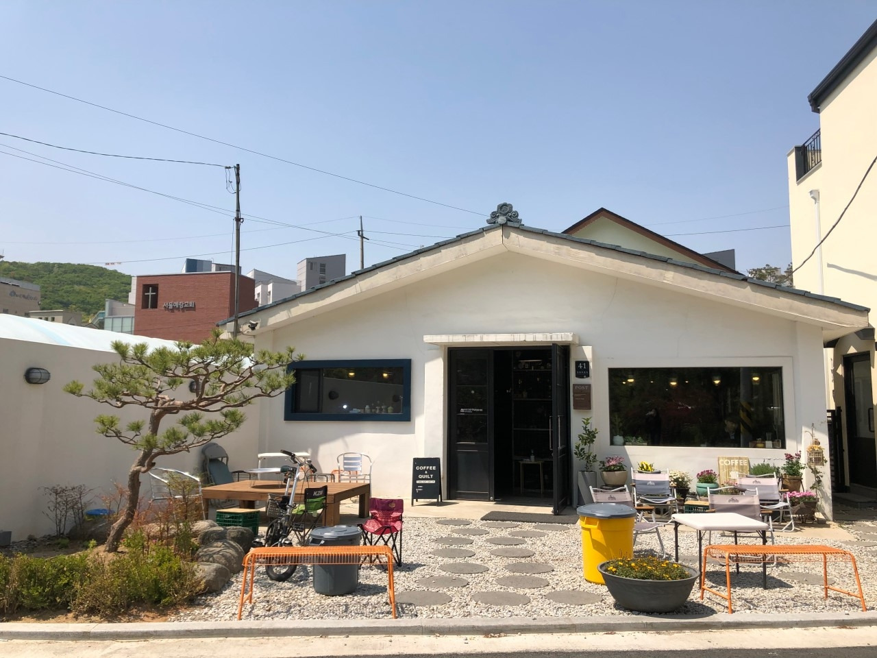 청계산 세컨클락 카페 (카페의 사진임).jpg